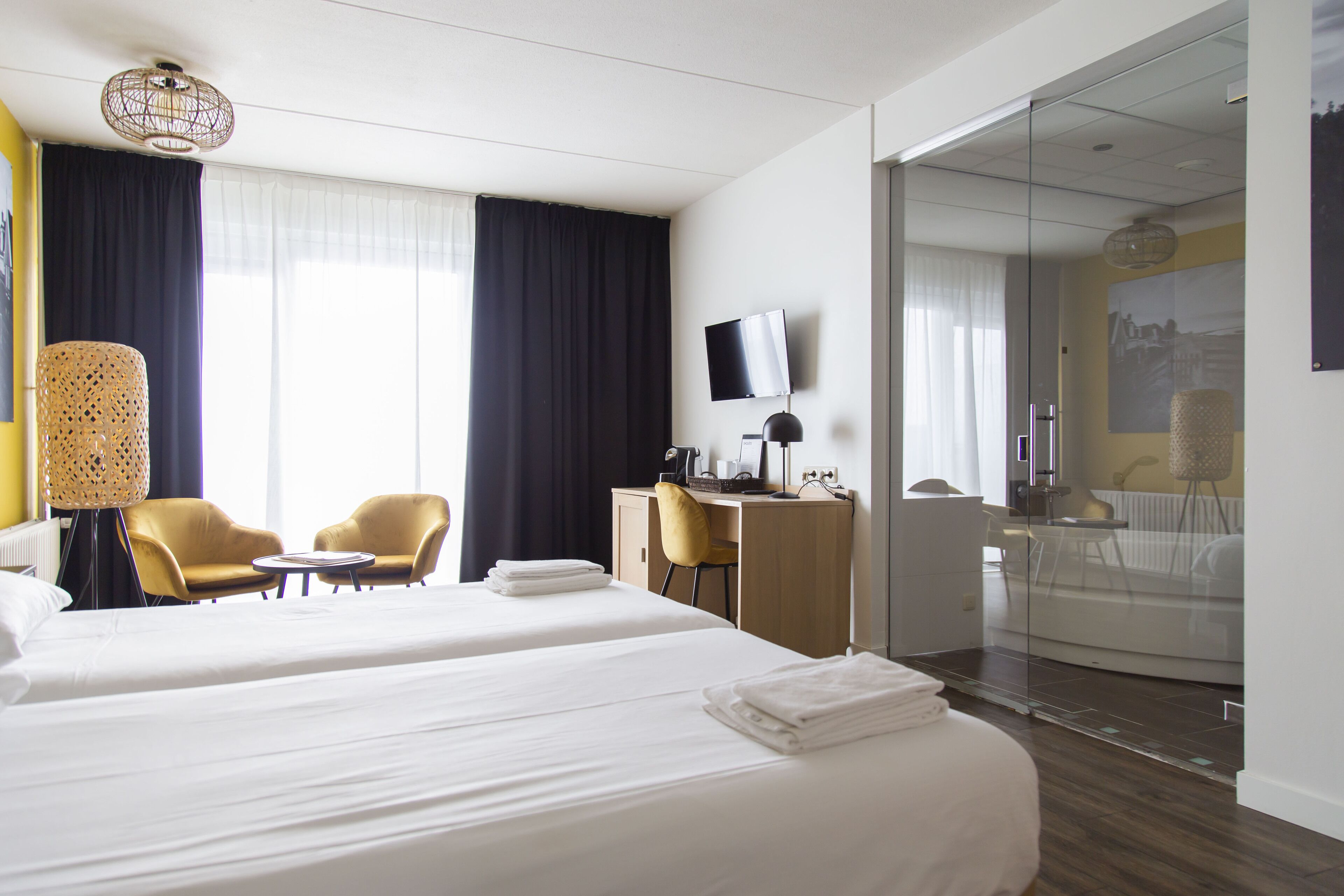 Comfort kamer, 2 eenpersoonsbedden | Een bureau, gratis wifi, beddengoed