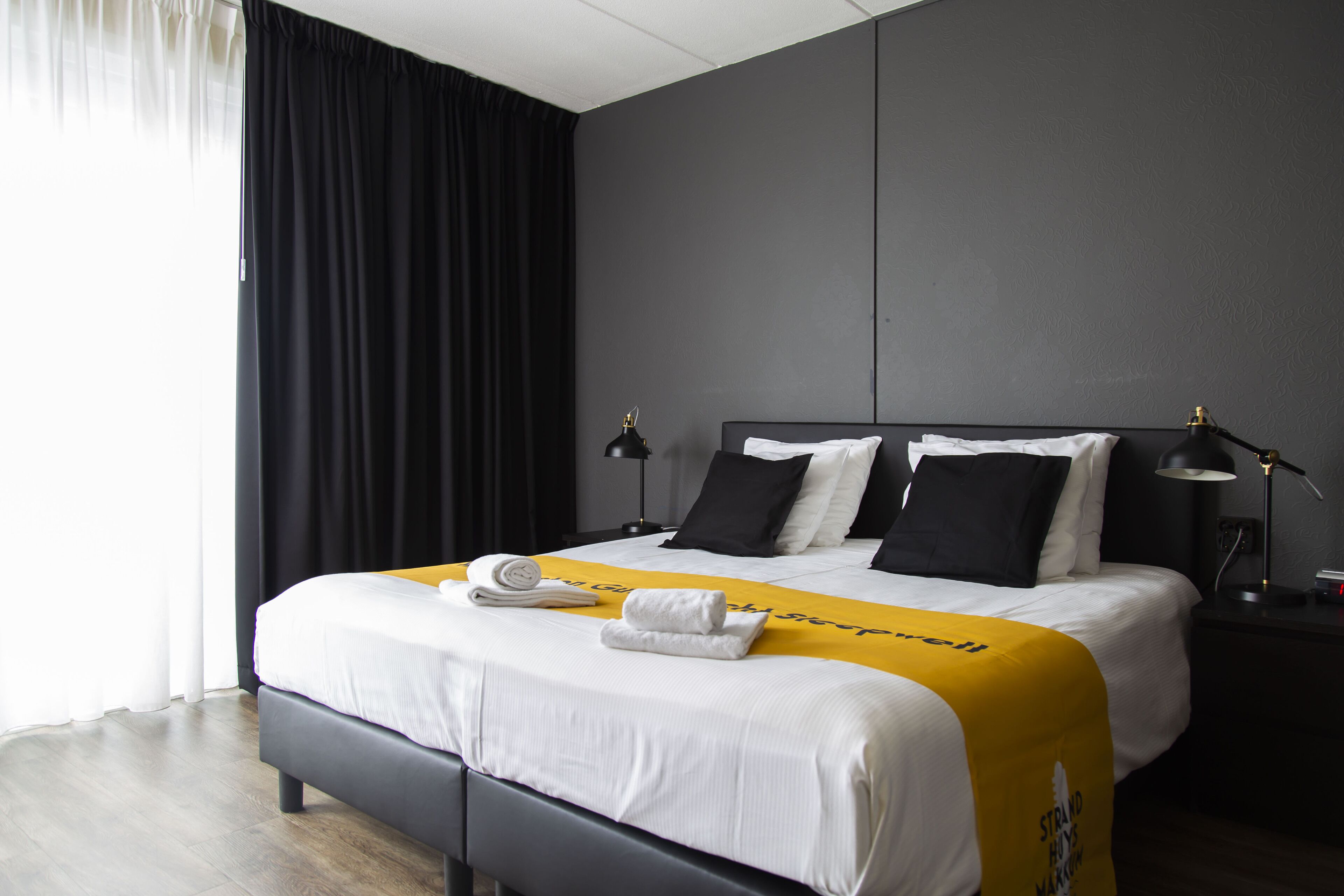 superior room - no pets allowed | 1 bedroom, desk, free wifi, bed sheets