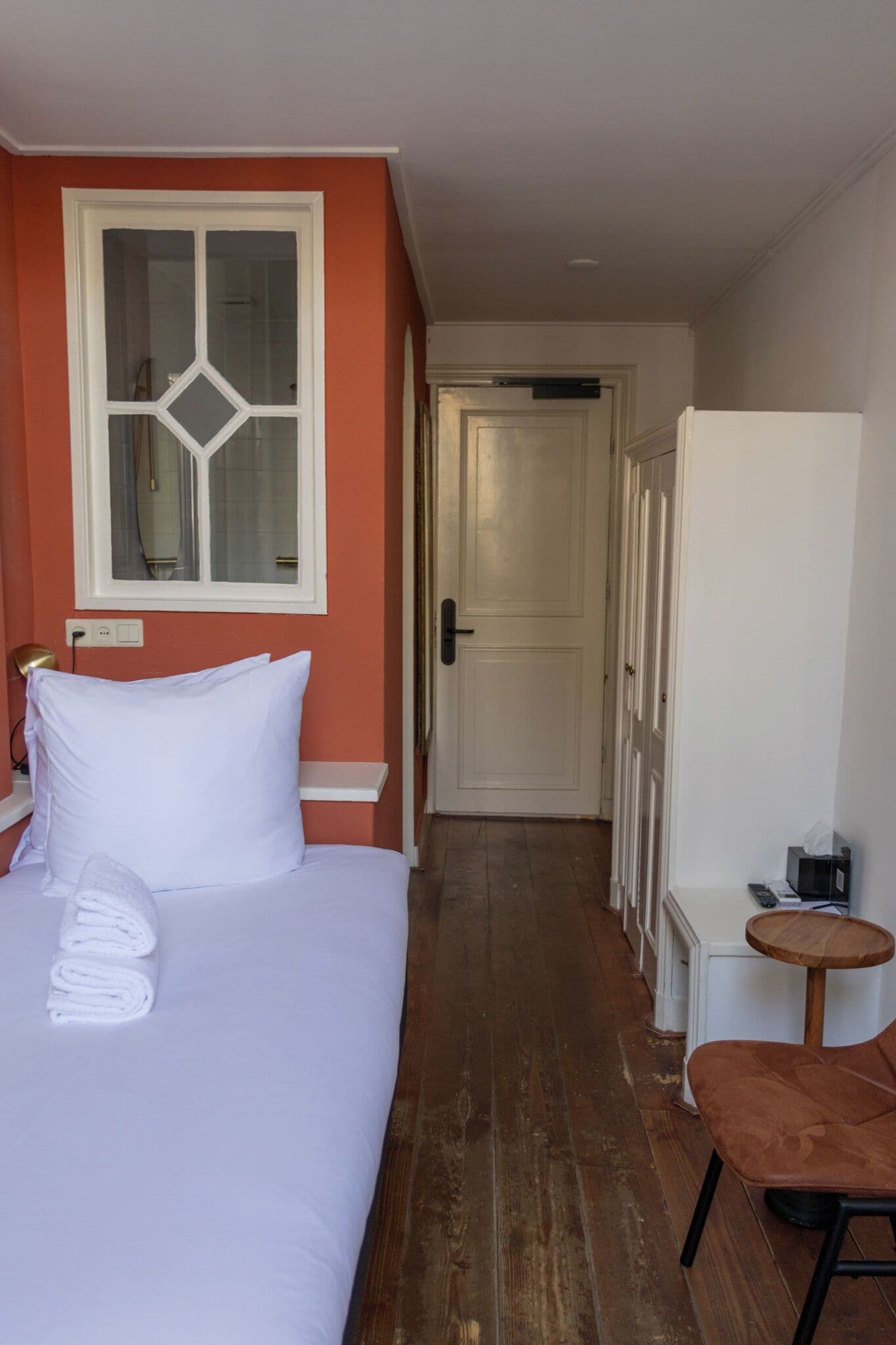 Single kamer | Escritorio, tabla de planchar con plancha, wifi gratis