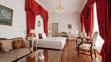 Suite | Een bureau, een strijkplank/strijkijzer, gratis wifi