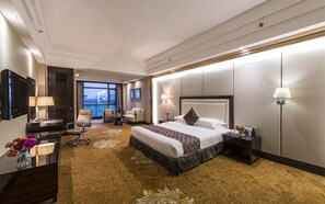 Doppia Superior, 1 letto king | Minibar, una cassaforte in camera, una scrivania, tende oscuranti
