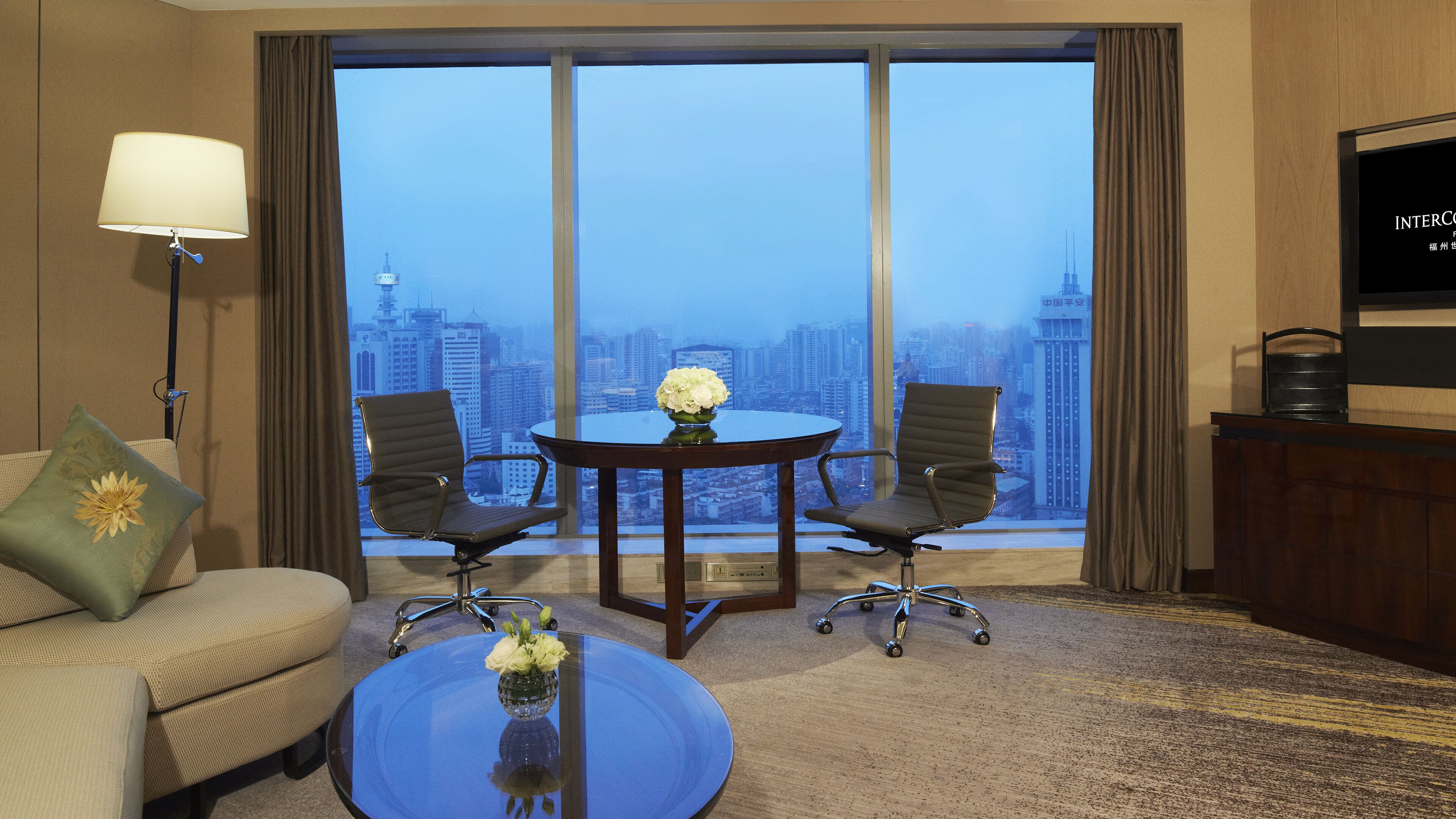 suite, 1 bedroom | premium bedding, down duvets, memory-foam beds, minibar