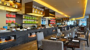 Daily buffet breakfast (CNY 168 per person)