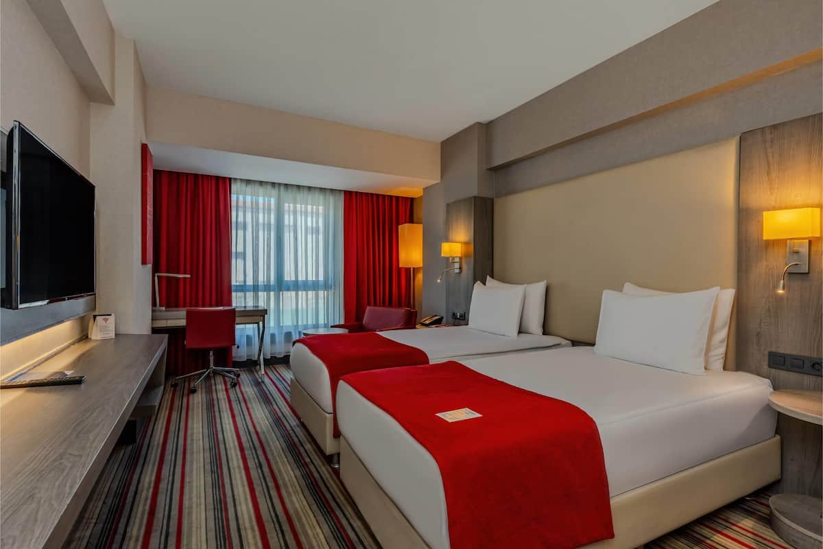 1 bedroom, premium bedding, in-room safe, laptop workspace