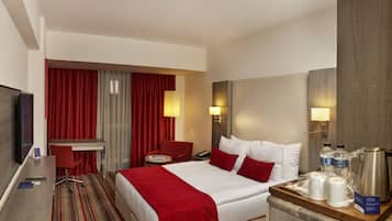 1 bedroom, premium bedding, in-room safe, laptop workspace