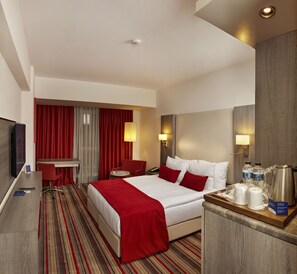 1 bedroom, premium bedding, in-room safe, laptop workspace
