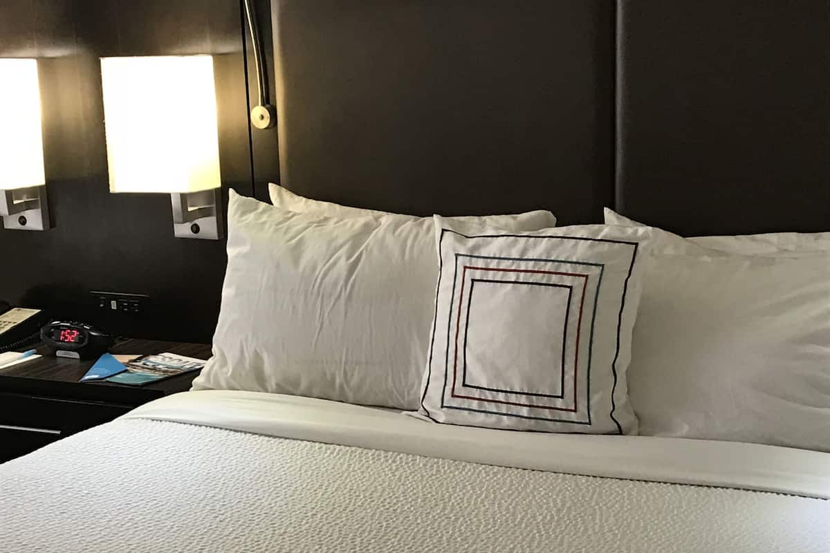 Bureau, espace de travail pour ordinateurs portables