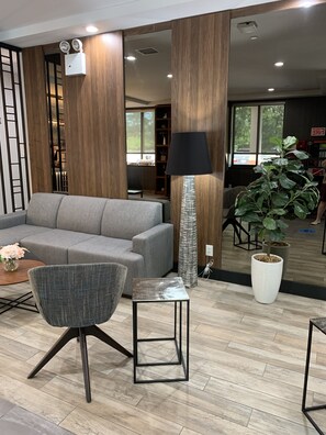 Lobby sitting area - Fairfield Inn & Suites by Marriott New York Staten Island (Staten Island)