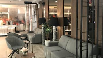Coin salon dans le hall