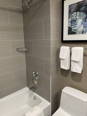 Free toiletries, hair dryer, towels, soap - Fairfield Inn & Suites by Marriott New York Staten Island (Staten Island)