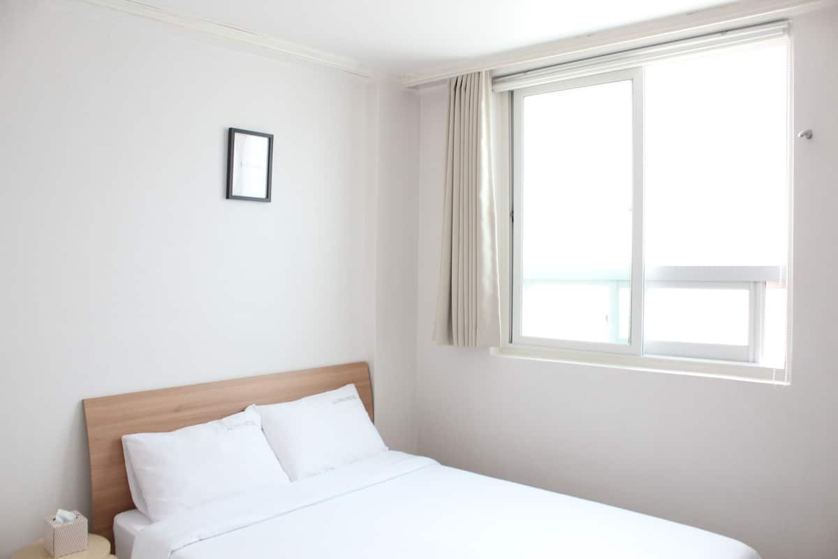 In-room safe, blackout curtains, free WiFi