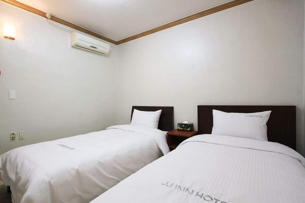 In-room safe, blackout curtains, free WiFi