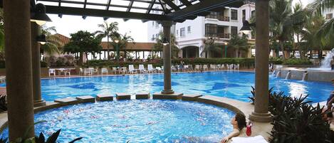 2 outdoor pools, pool loungers