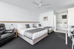 Studio Twin | In-room safe, blackout drapes, iron/ironing board, free WiFi