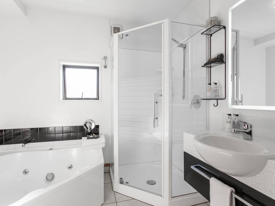 Apartemen Eksekutif, 1 kamar tidur | Kamar mandi | Perlengkapan mandi desainer, pengering rambut, dan handuk