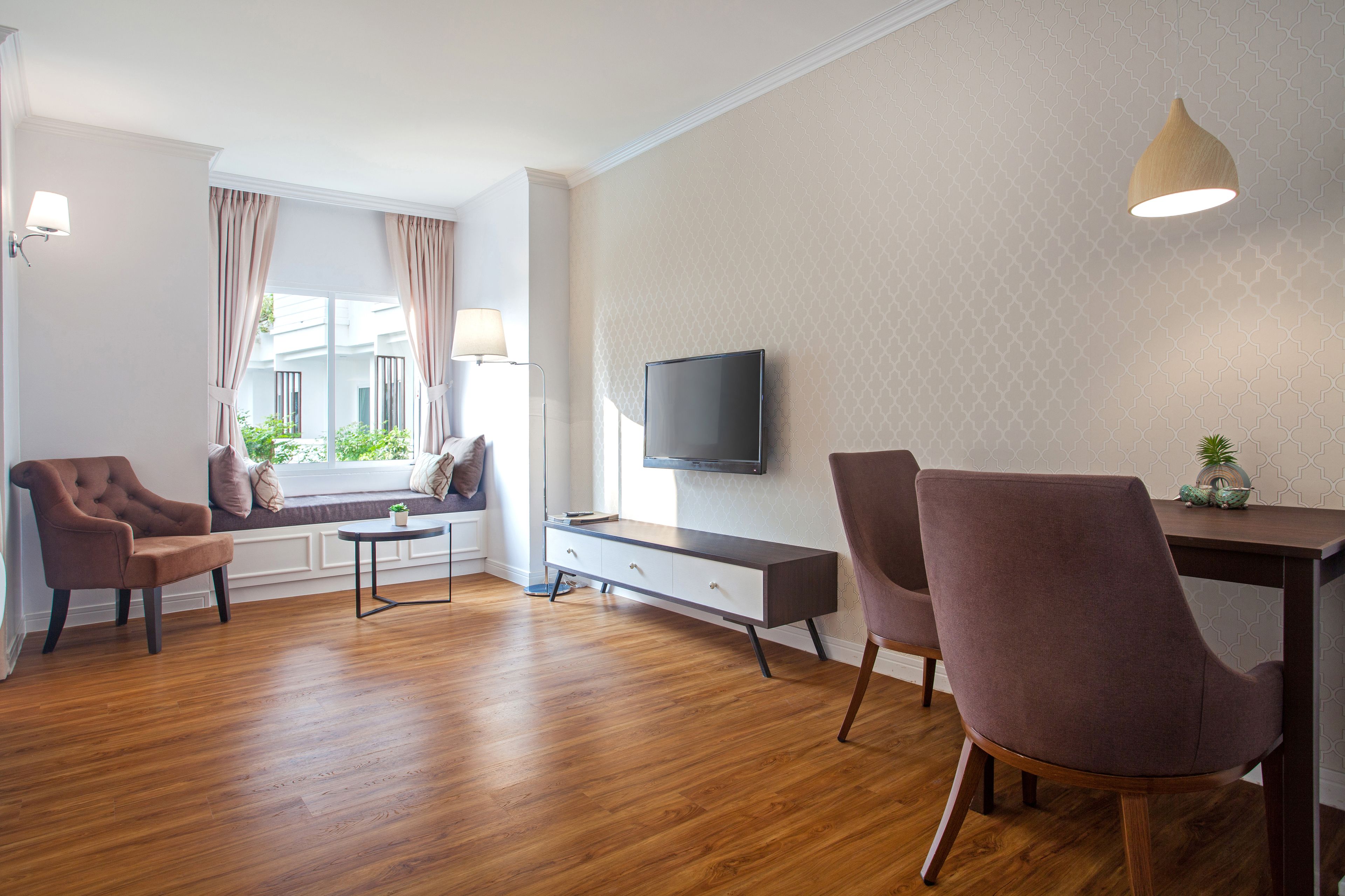 premier studio | living area | led tv