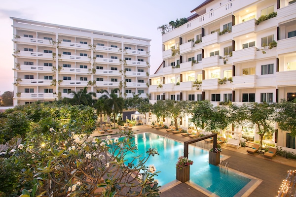 Outdoor pool, sun loungers