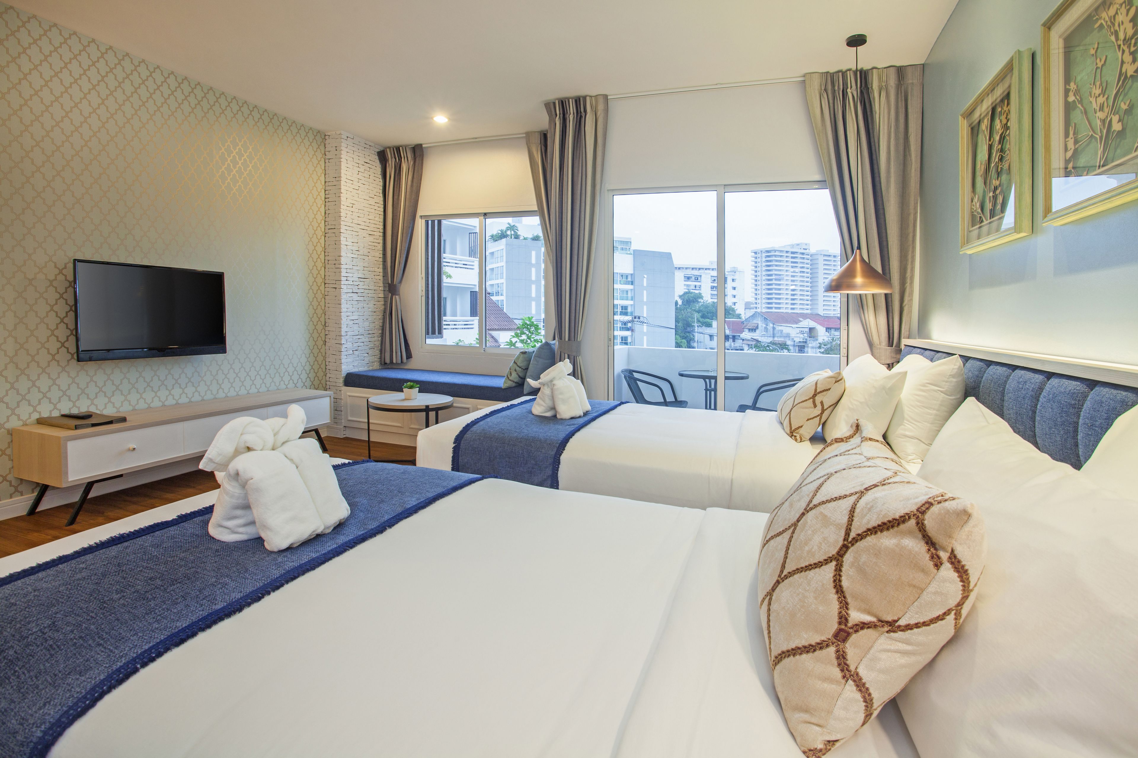 deluxe studio | 1 bedroom, down duvets, memory-foam beds, in-room safe