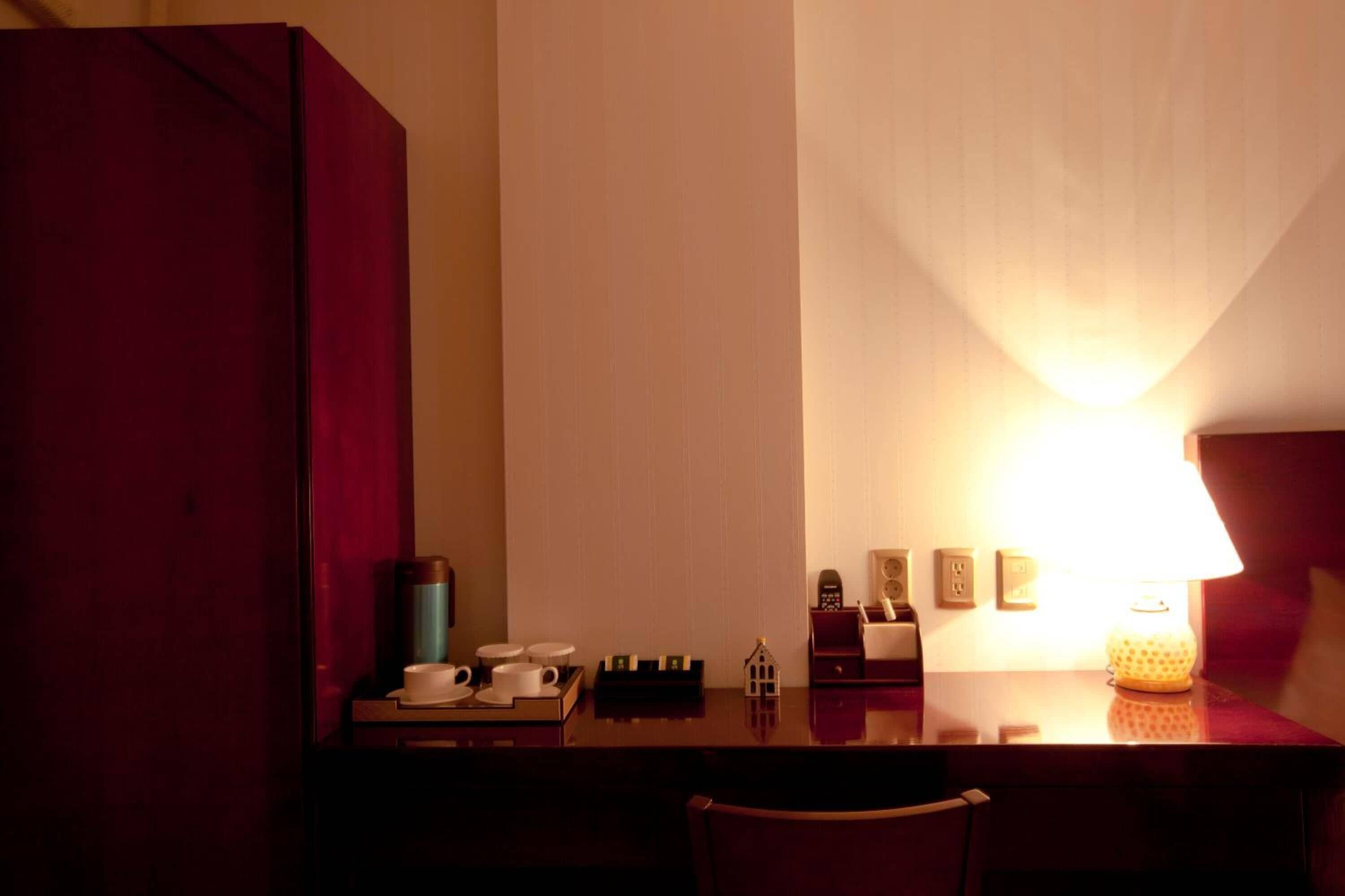 Pillowtop beds, in-room safe, desk, blackout drapes