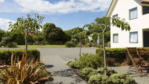 A modern building with a white facade and a red-tiled roof. - Bella Vista Motel Kaikoura (Kaikoura)