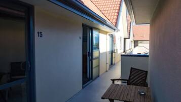 Daily continental breakfast (NZD 15 per person)