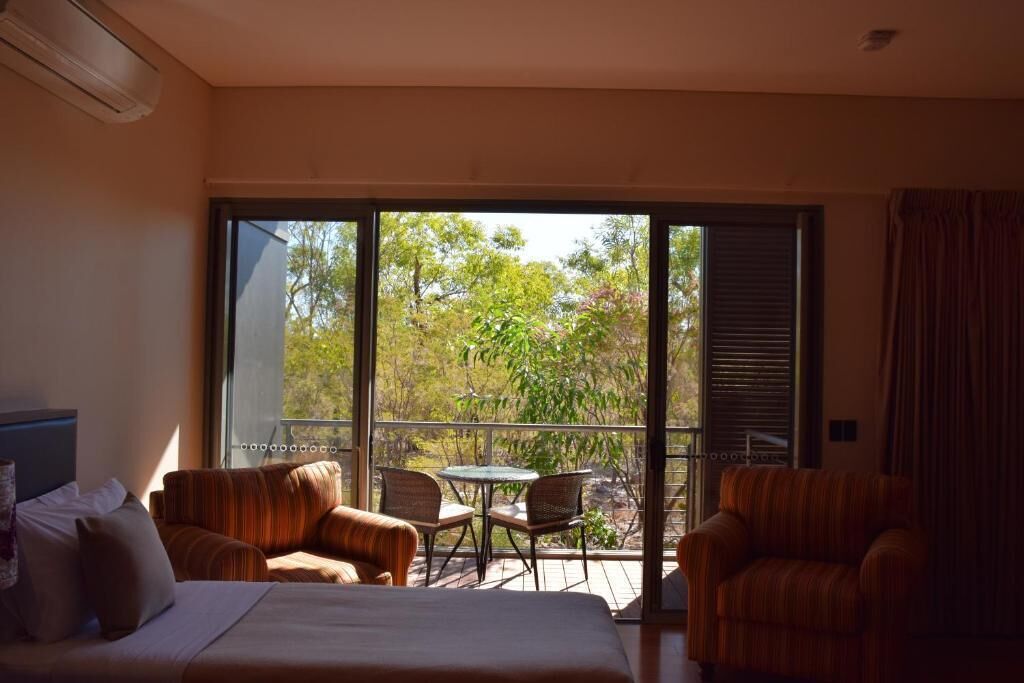 premium bedding, minibar, in-room safe, iron/ironing board