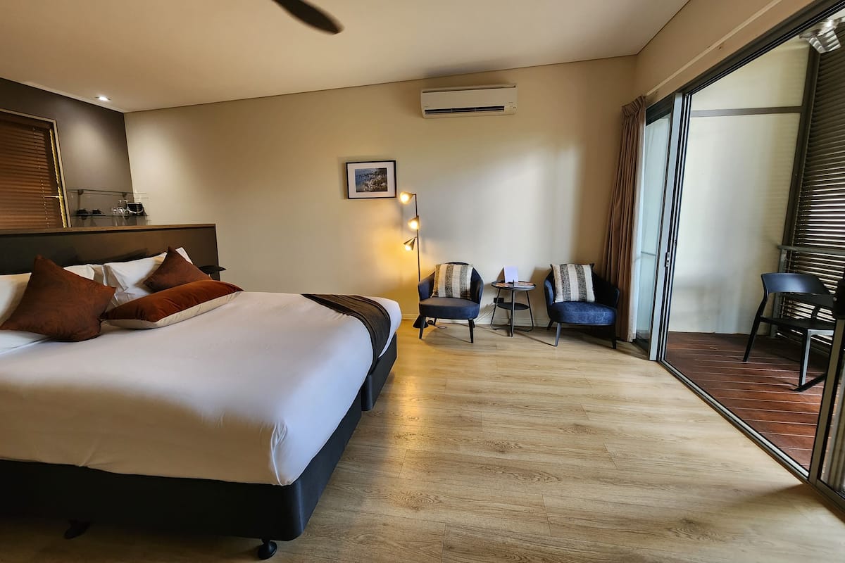 Premium bedding, minibar, in-room safe, iron/ironing board