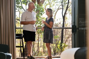 Ropa de cama de alta calidad y minibar 