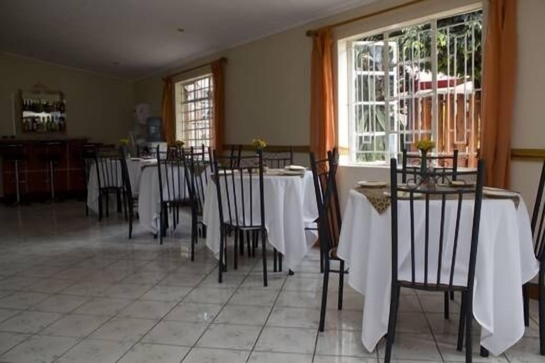 Petit déjeuner, déjeuner et dîner servis sur place