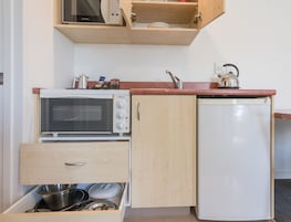 Appartement Familial, 1 chambre | Cuisine privée | Réfrigérateur, micro-ondes, cafetière/bouilloire, bouilloire électrique