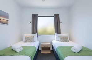 One Bedroom Family Unit  | Premium bedding, desk, laptop workspace, blackout curtains - Bella Vista Motel Nelson (Nelson)
