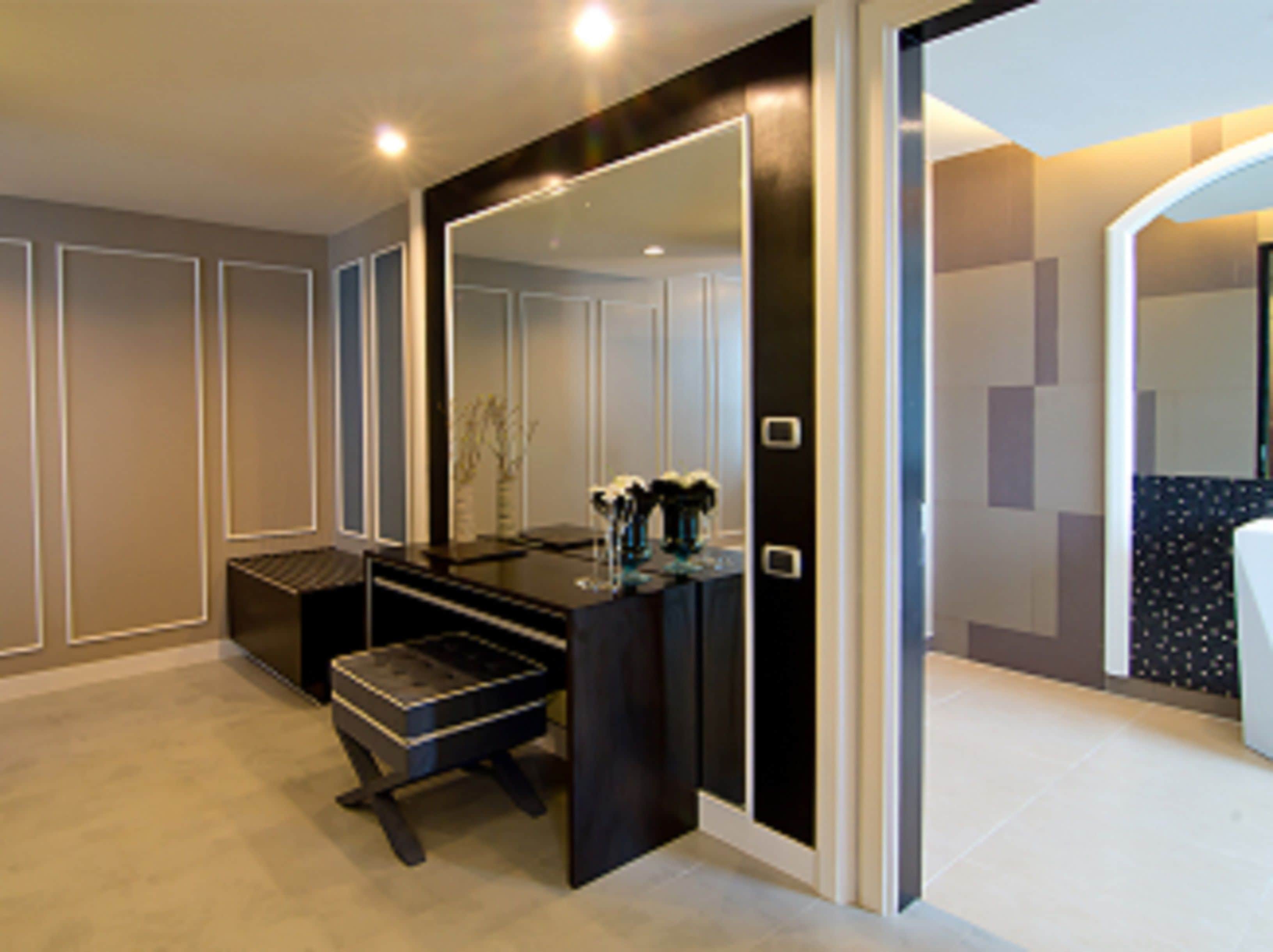 royal suite sea view | minibar, in-room safe, desk, blackout curtains