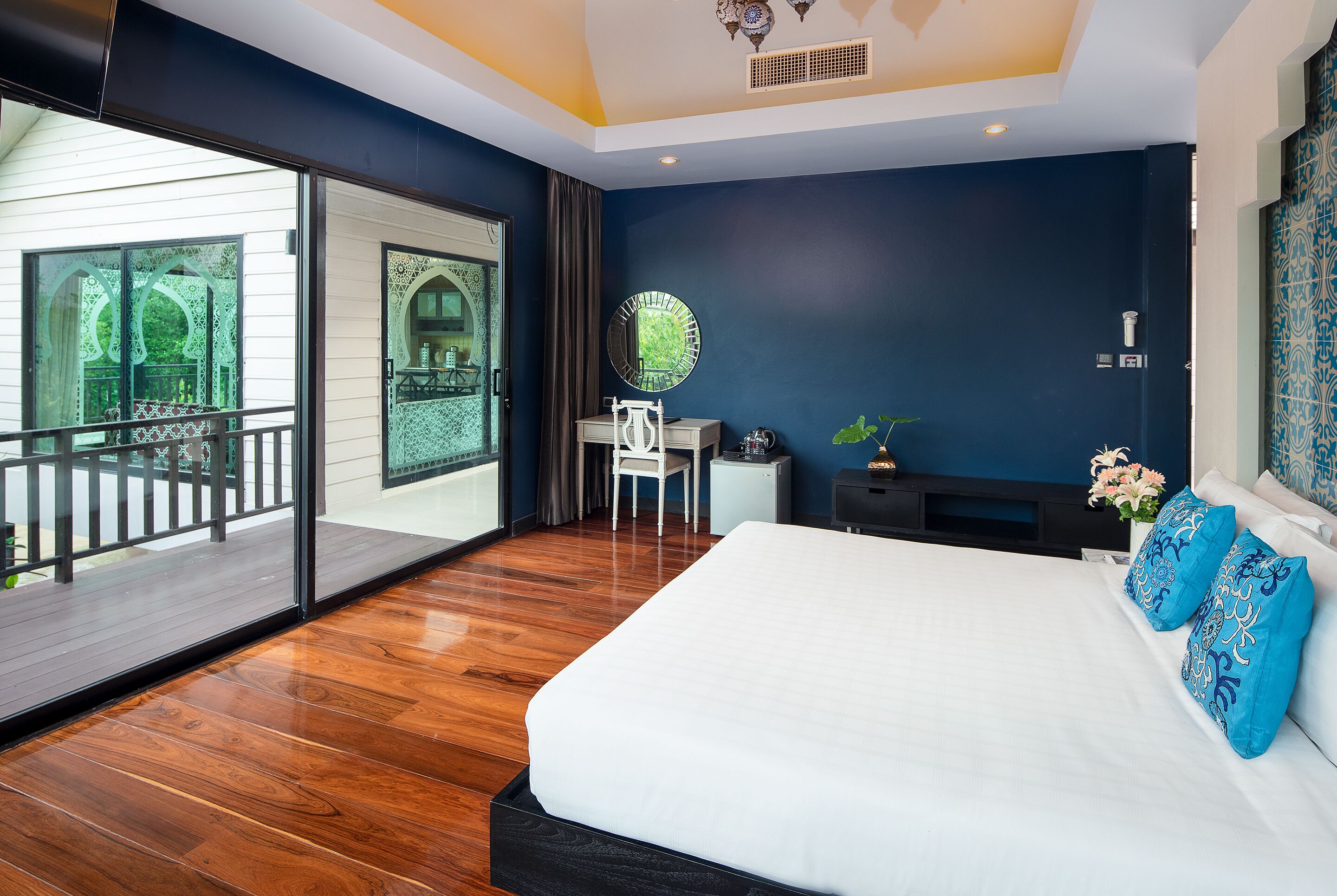 2 bedroom sea house | minibar, in-room safe, desk, blackout curtains