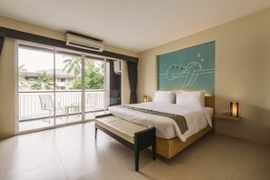 In-room safe, desk, blackout drapes, iron/ironing board - TIRAS Patong Beach Hotel (Patong)