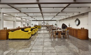 3 間餐廳，供應早餐