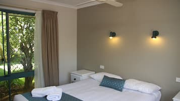 Superior cottage, 2 slaapkamers, toegankelijk voor mindervaliden, uitzicht op zwembad | Uitzicht vanuit de kamer