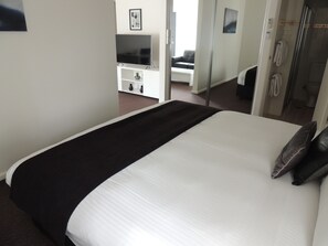 Executive King Suite | Skrivebord for bærbar PC og strykejern/-brett