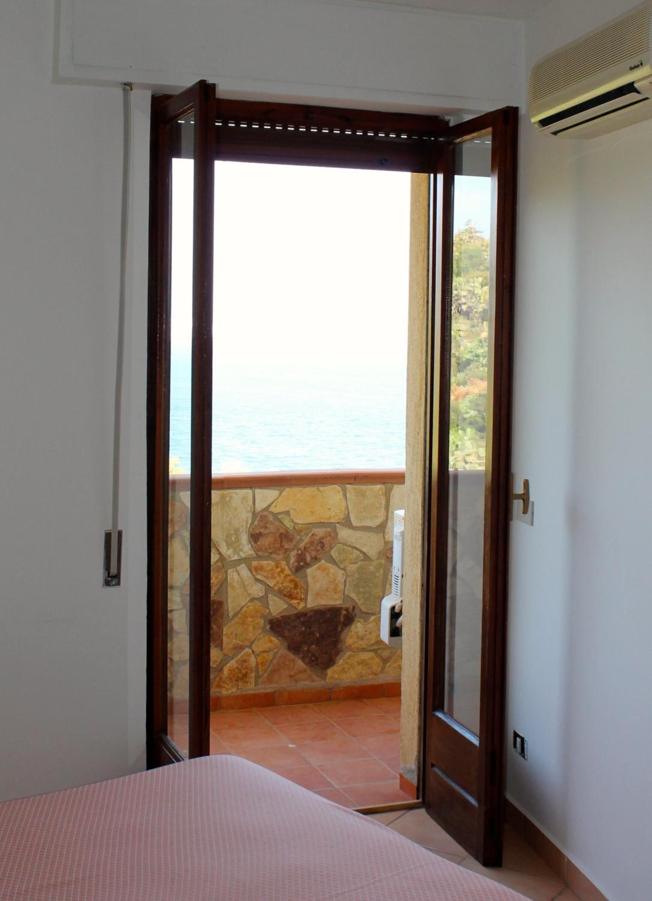 In-room safe, free cribs/infant beds, rollaway beds, free WiFi