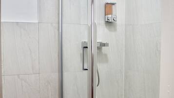Apartment, Private Bathroom (Formby Suite) | Bathroom