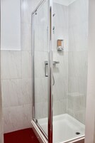 Apartment, Private Bathroom (Formby Suite) | Bathroom