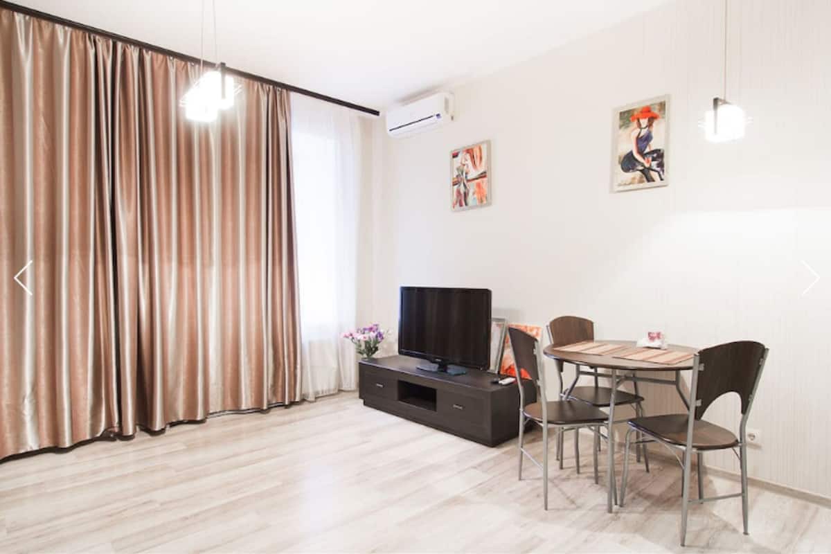 Apartment, 1 Schlafzimmer | Individuell eingerichtet, Schreibtisch, Bügeleisen/Bügelbrett