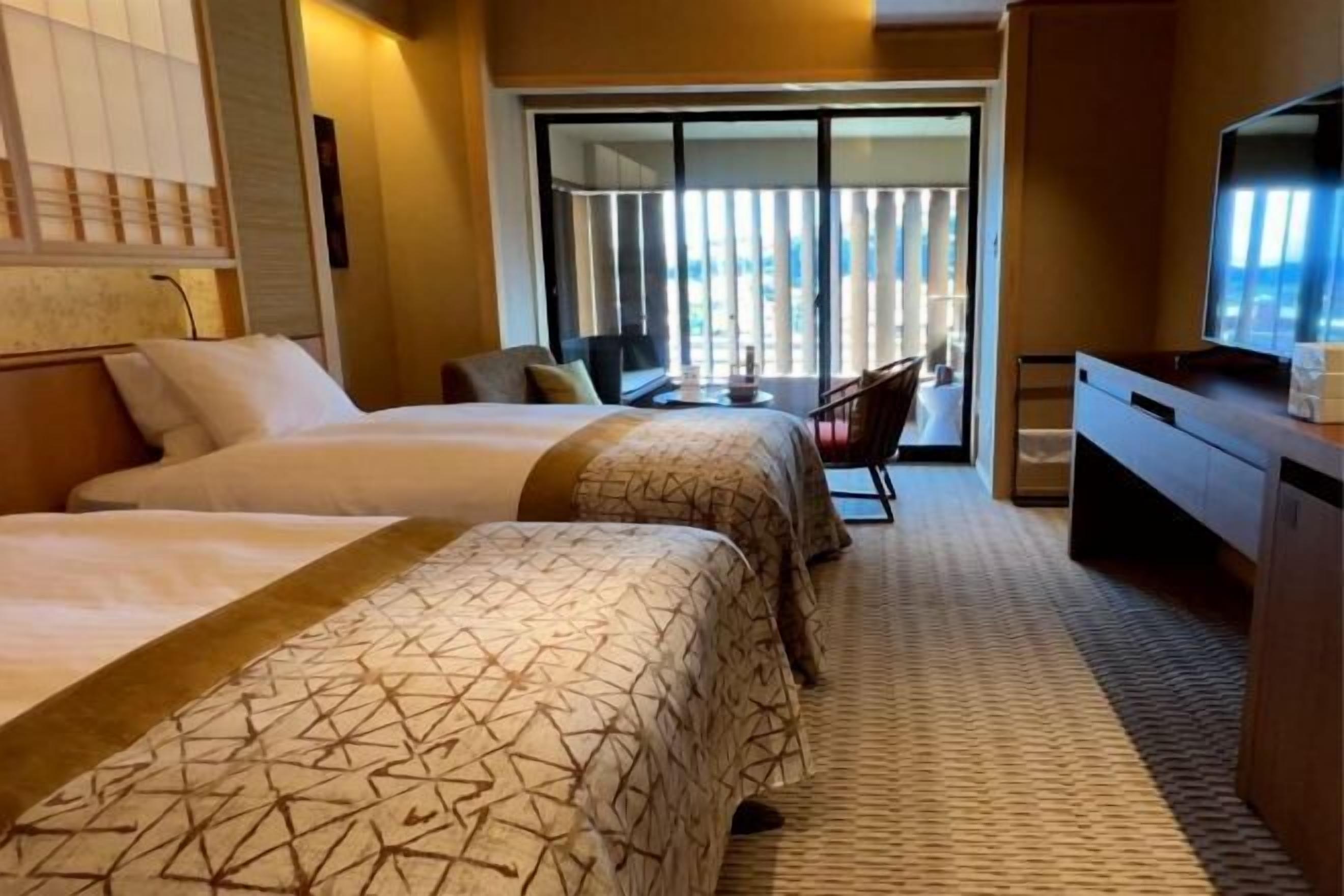 Premium bedding, in-room safe, free WiFi