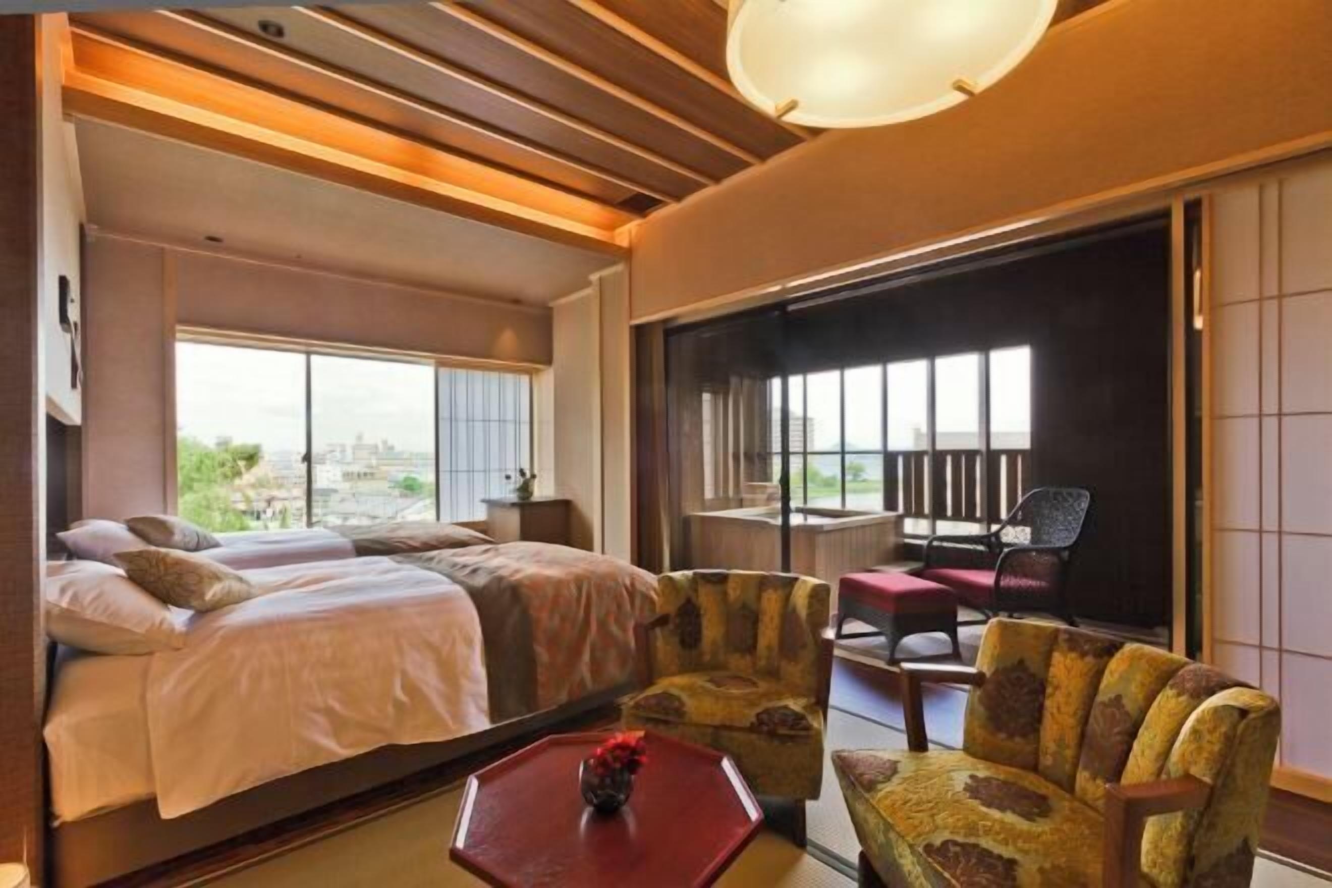 Premium bedding, in-room safe, free WiFi