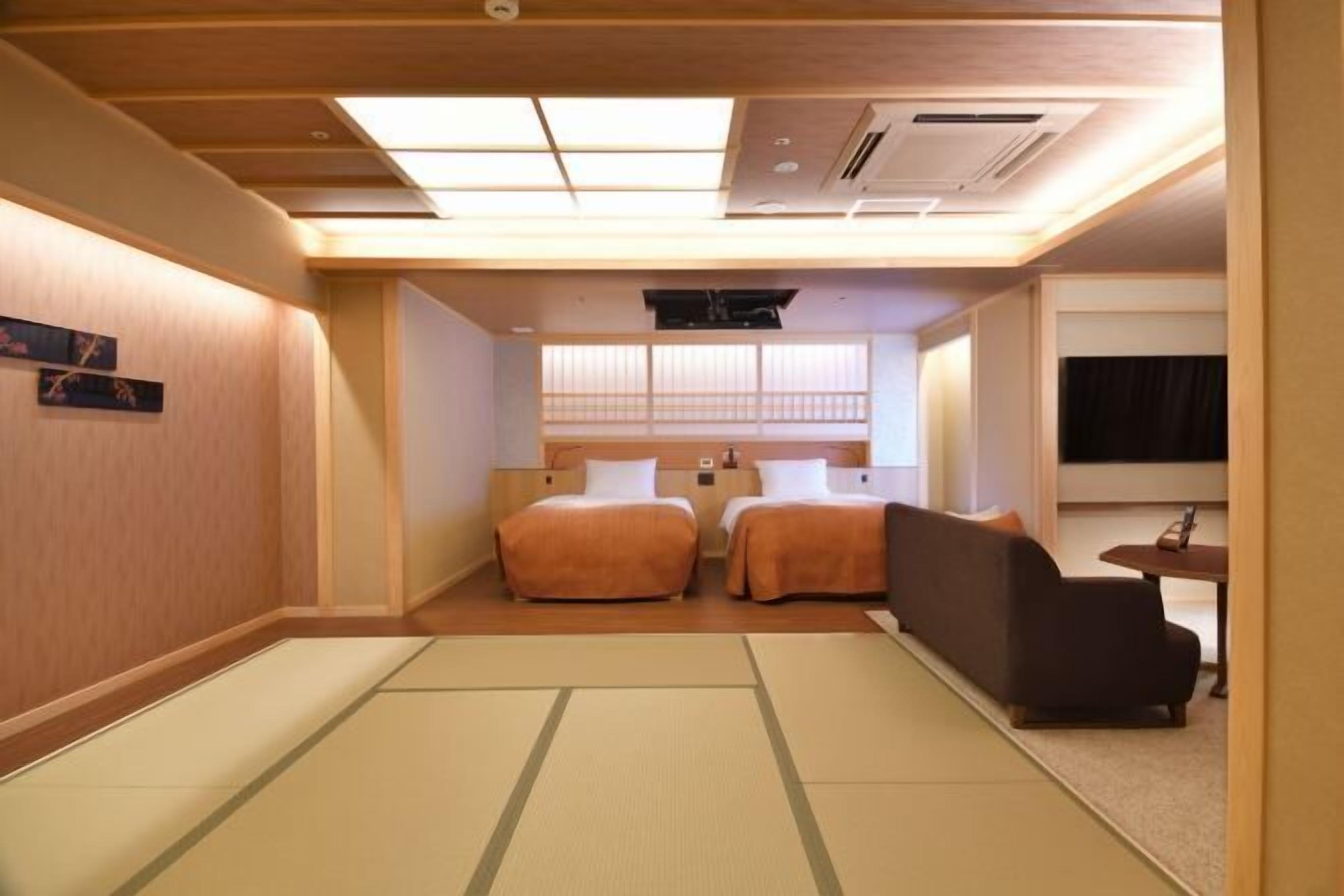 Premium bedding, in-room safe, free WiFi