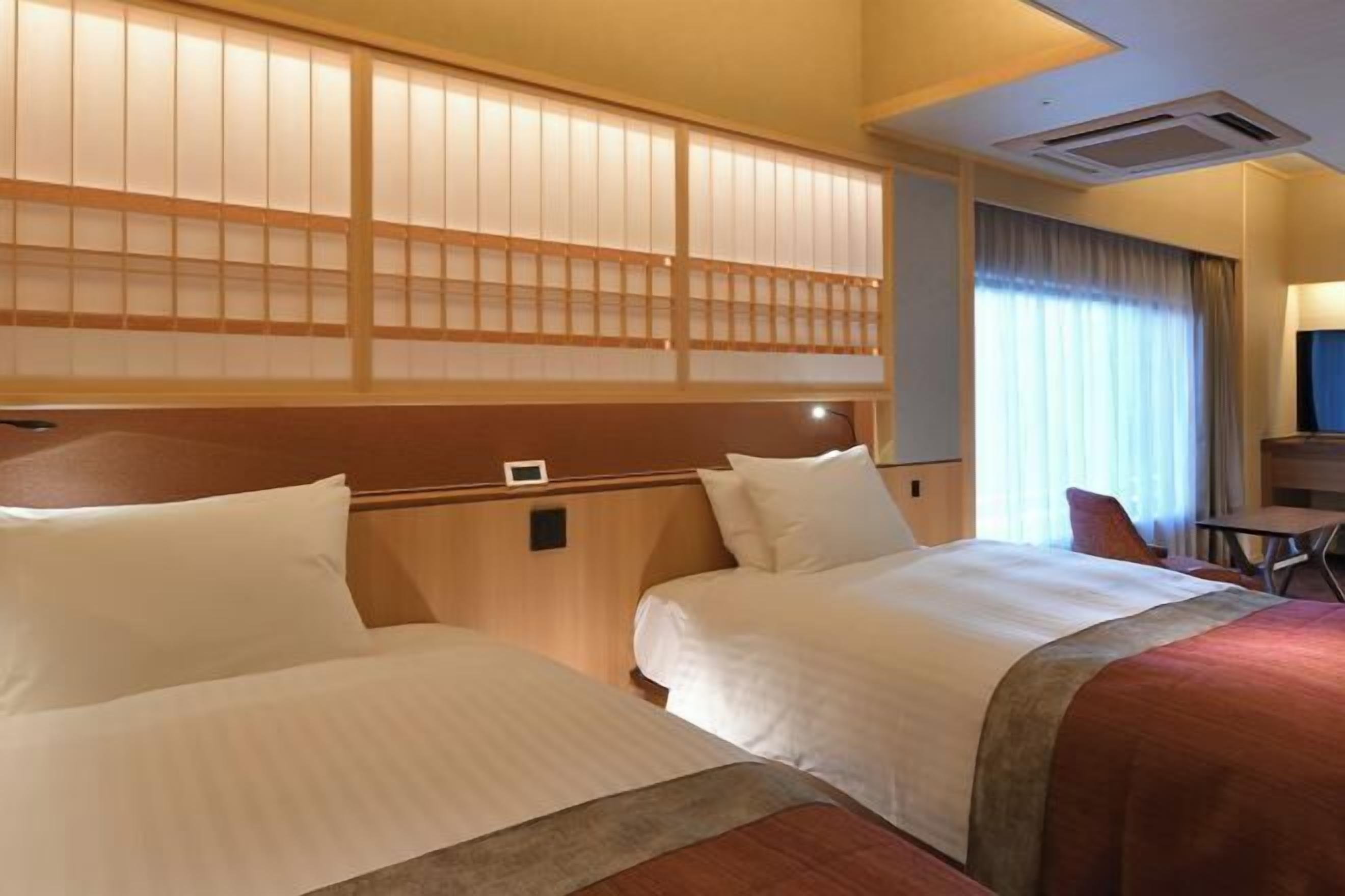 Premium bedding, in-room safe, free WiFi