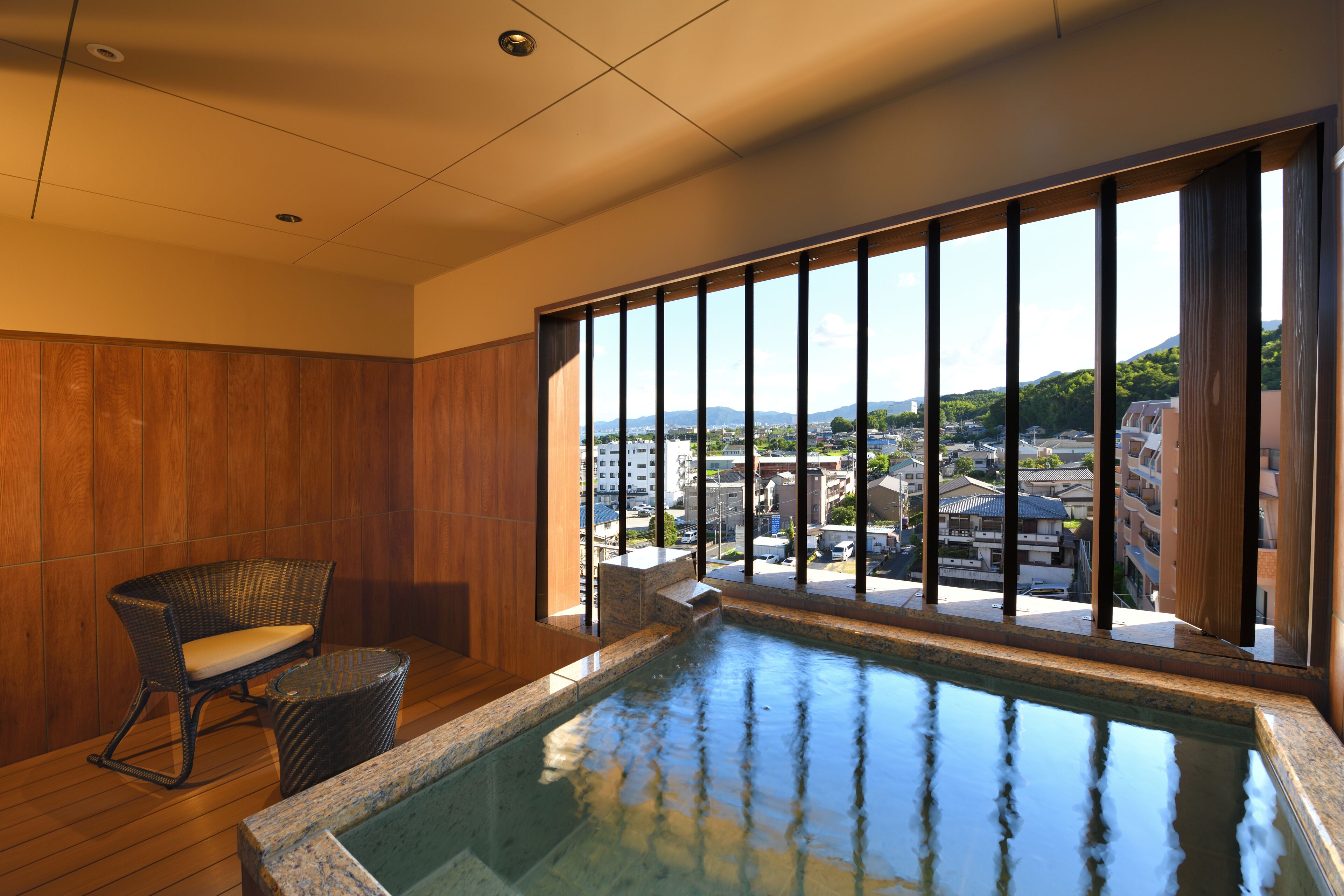 温泉露天風呂付 [琴音] ジュニアスイート 禁煙 | バスルーム | バスアメニティ (無料)、ヘアドライヤー、スリッパ、洗浄機付トイレ