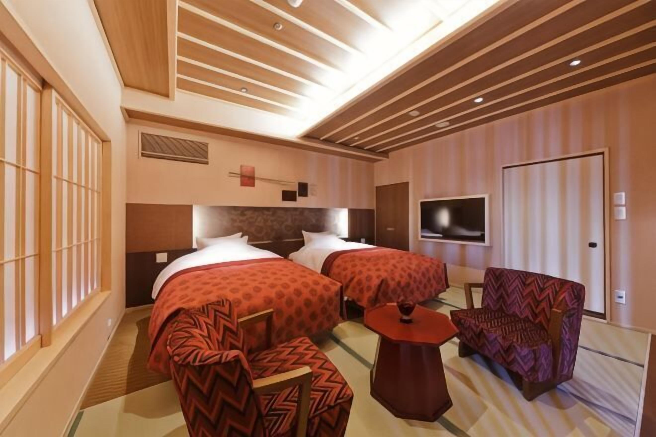 Premium bedding, in-room safe, free WiFi