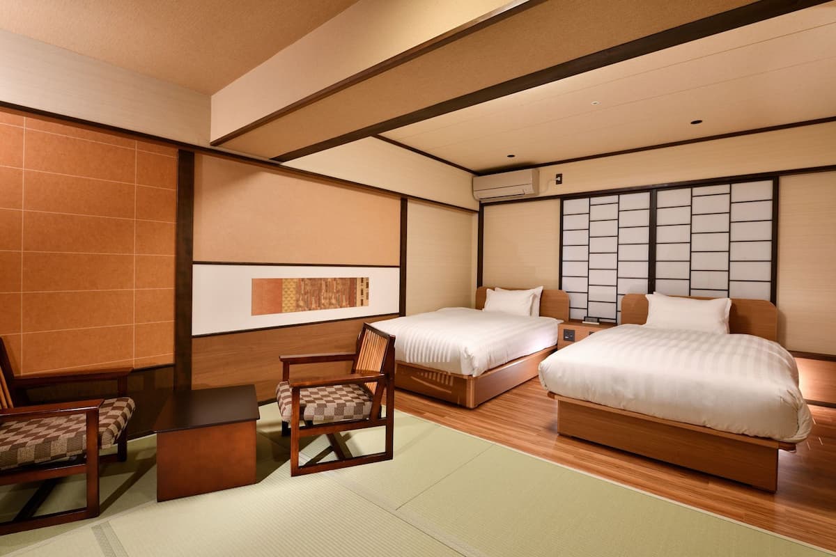 Premium bedding, in-room safe, free WiFi