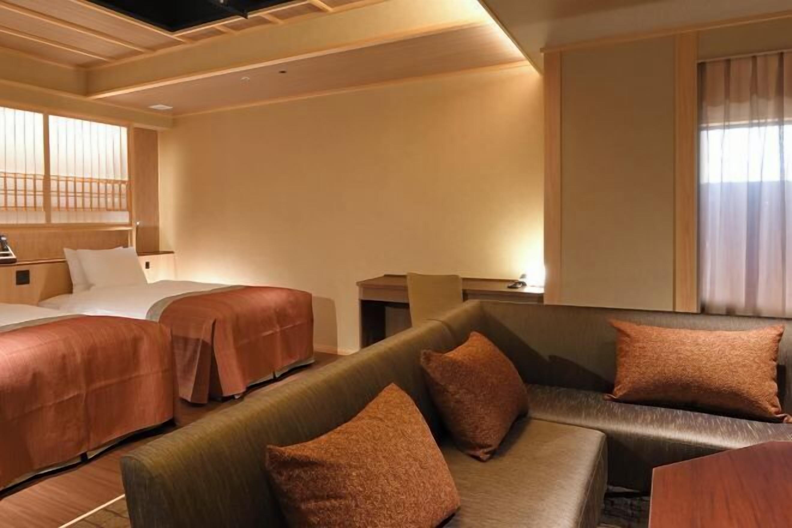 Premium bedding, in-room safe, free WiFi