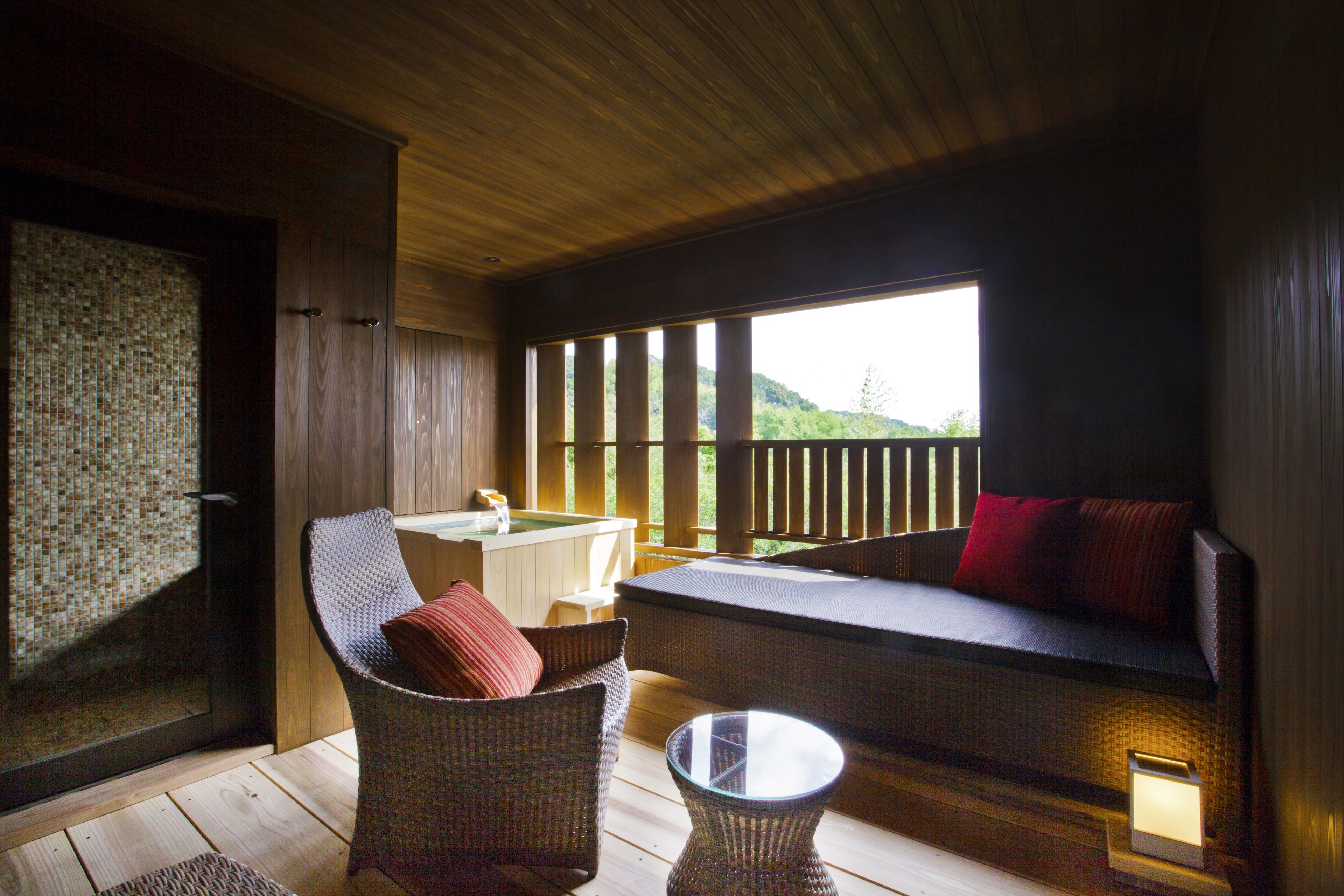 Deluxe suite, niet-roken (KAROI -Adult Only, with Open Air Bath) | Badkamer | Gratis toiletartikelen, een haardroger, pantoffels